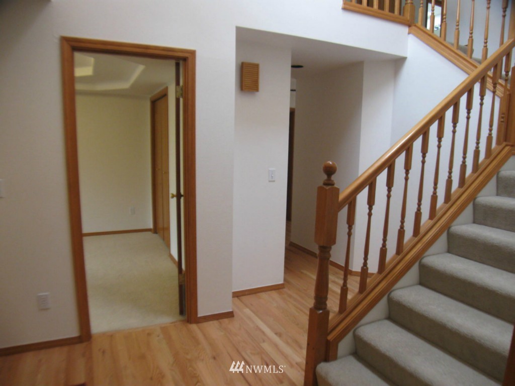 330 South Waugh Road Mount Vernon, WA 98274 - Photo 2 of 24 Gallery Image 2