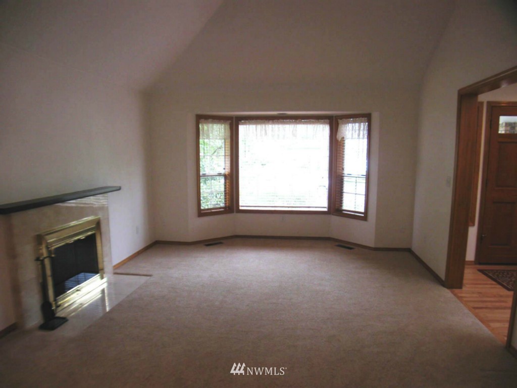 330 South Waugh Road Mount Vernon, WA 98274 - Photo 4 of 24 Gallery Image 4
