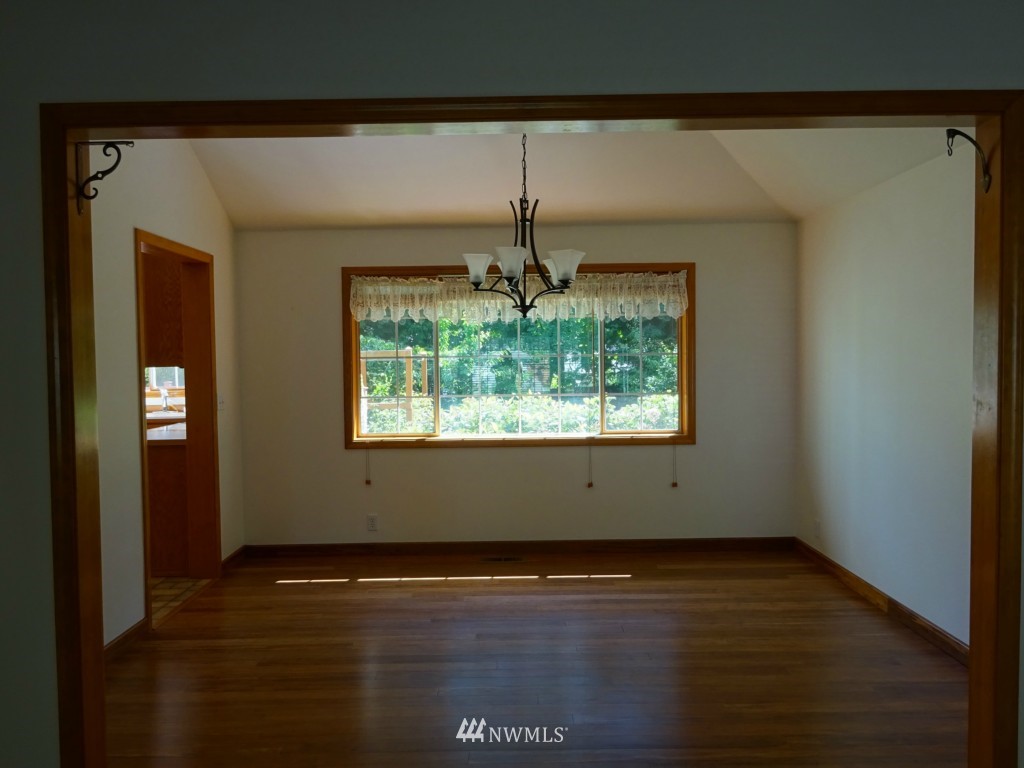 330 South Waugh Road Mount Vernon, WA 98274 - Photo 5 of 24 Gallery Image 5