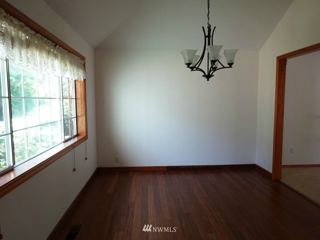 330 South Waugh Road Mount Vernon, WA 98274 - Photo 6 of 24 Gallery Image 6