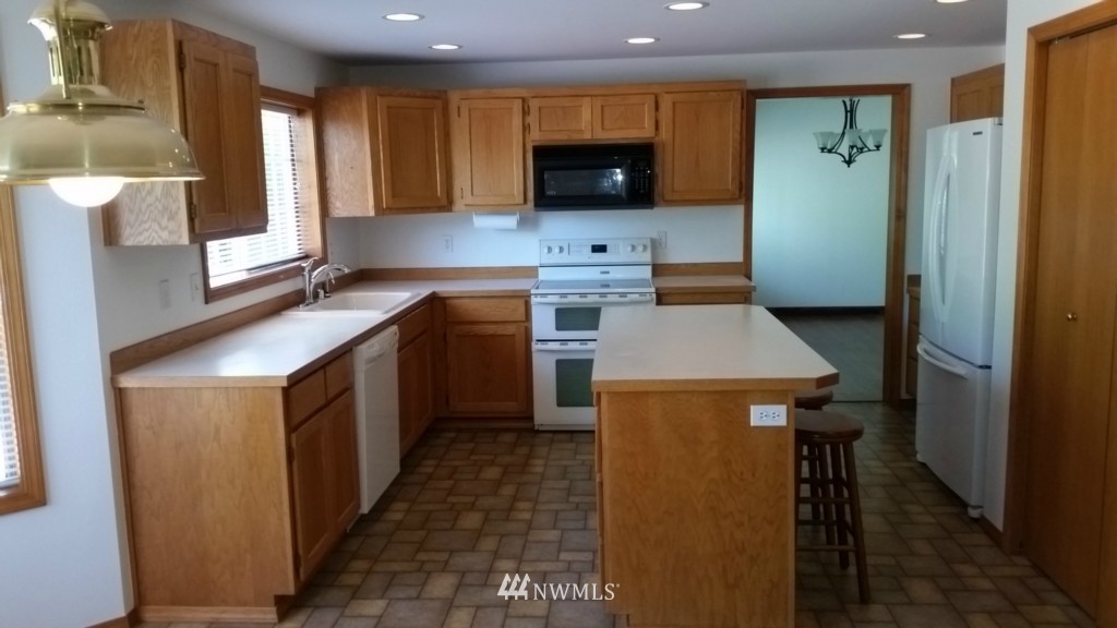 330 South Waugh Road Mount Vernon, WA 98274 - Photo 7 of 24 Gallery Image 7