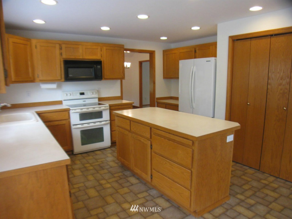 330 South Waugh Road Mount Vernon, WA 98274 - Photo 8 of 24 Gallery Image 8
