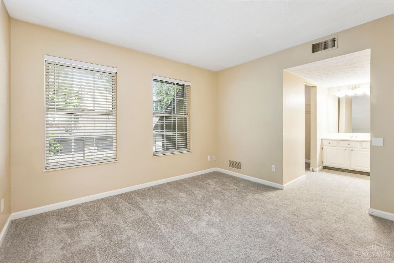 10555 Montgomery Road, Unit 77 Montgomery, OH 45242 - Photo 9 of 54