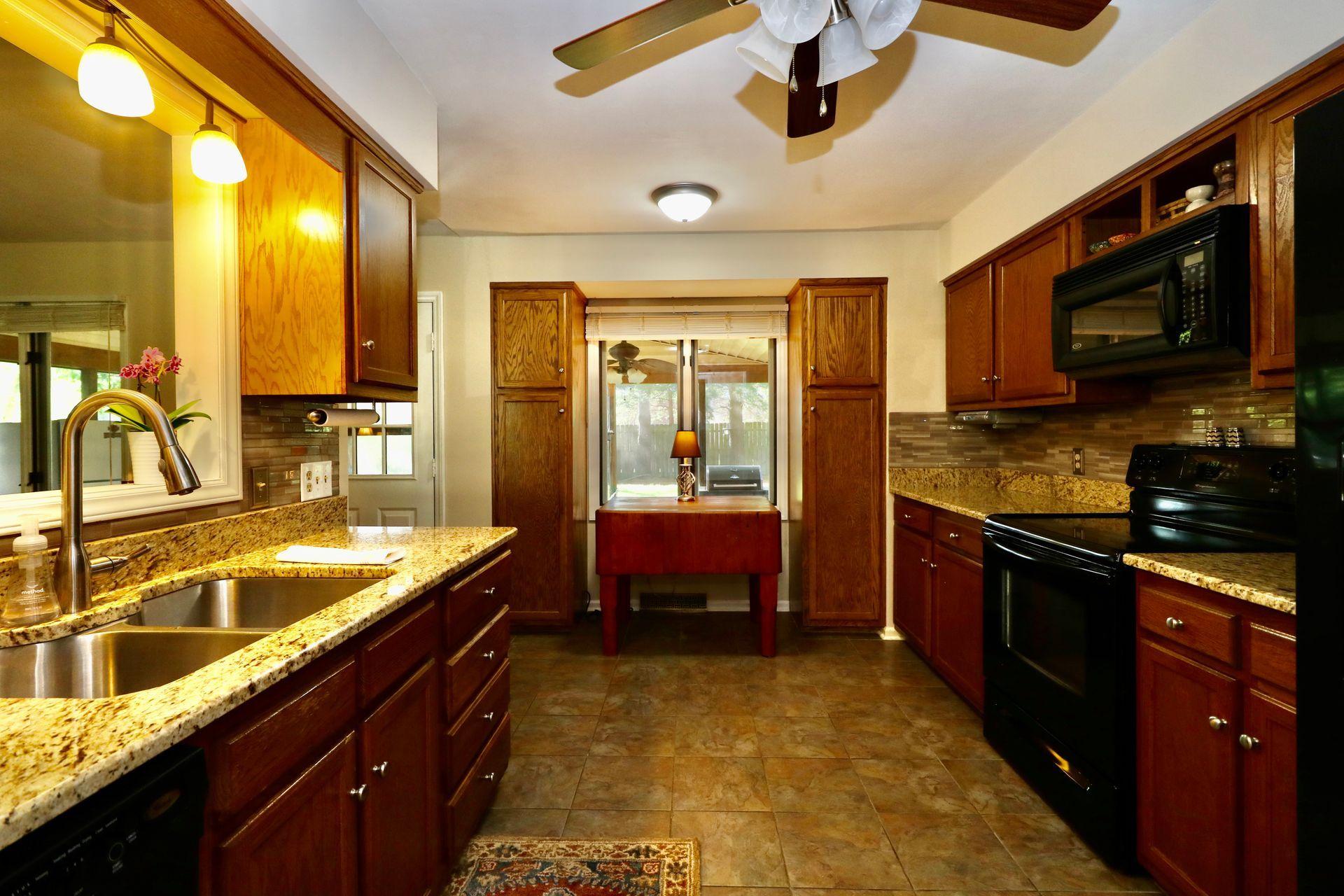 5241 Setter Road Roanoke, VA 24012 - Photo 12 of 44 15