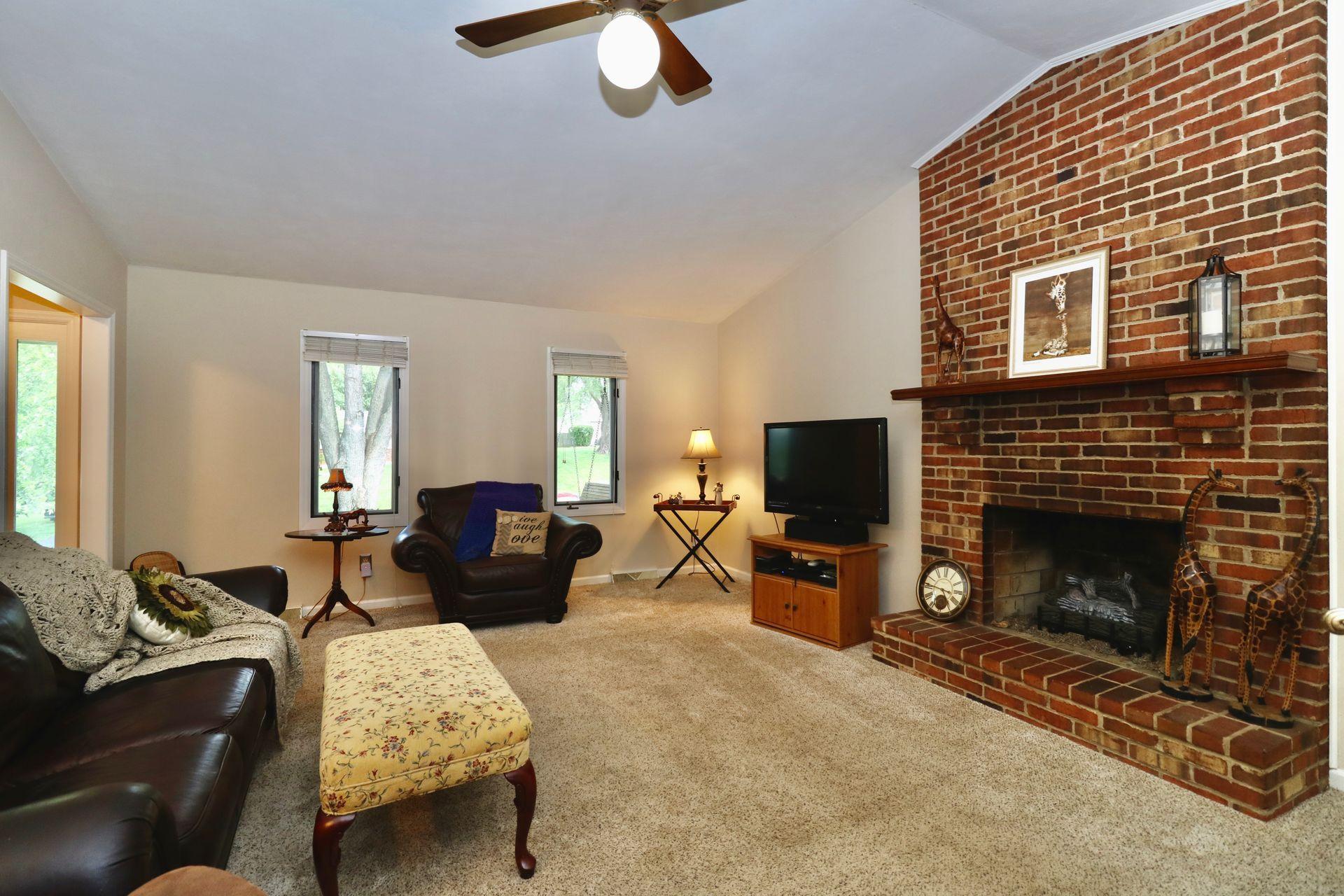 5241 Setter Road Roanoke, VA 24012 - Photo 8 of 44 9