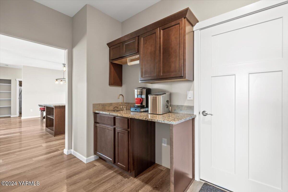 15145 Summitview Ext Road Yakima, WA 98908 - Photo 12 of 34 11- Butlers Pantry