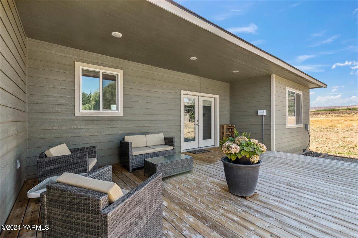 15145 Summitview Ext Road Yakima, WA 98908 - Photo 28 of 34 27- Back Deck