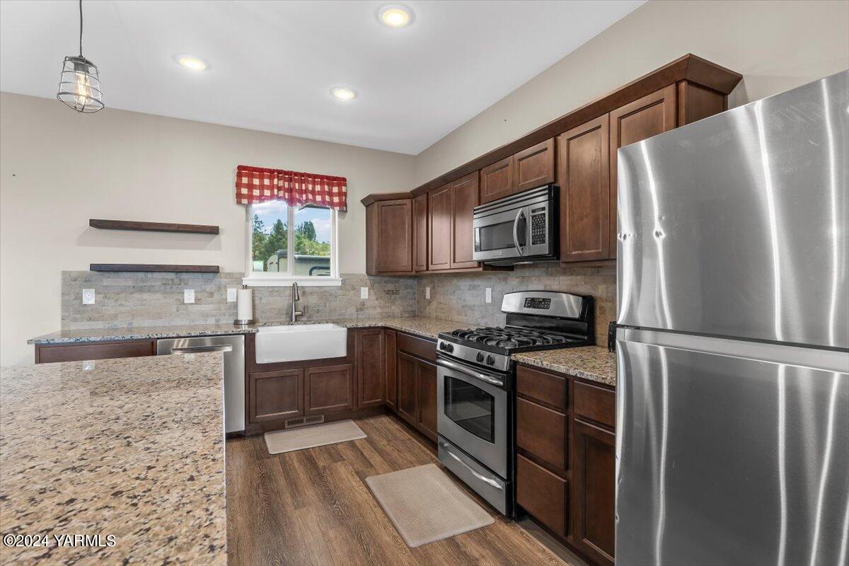 15145 Summitview Ext Road Yakima, WA 98908 - Photo 9 of 34 8- Kitchen