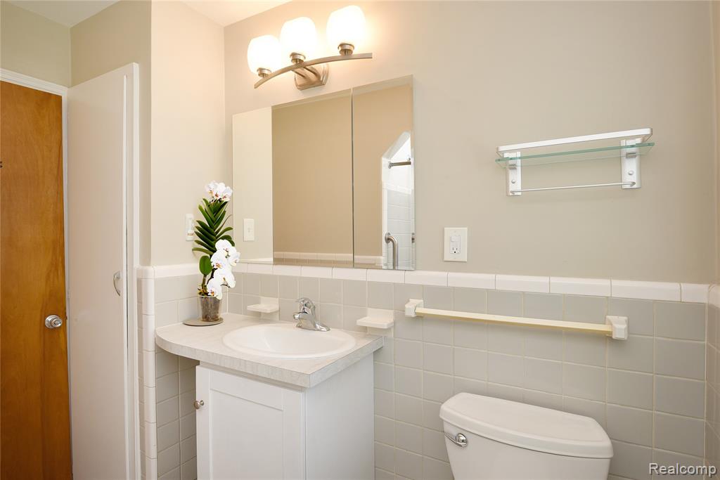2453 Windemere Road Birmingham, MI 48009 - Photo 17 of 42