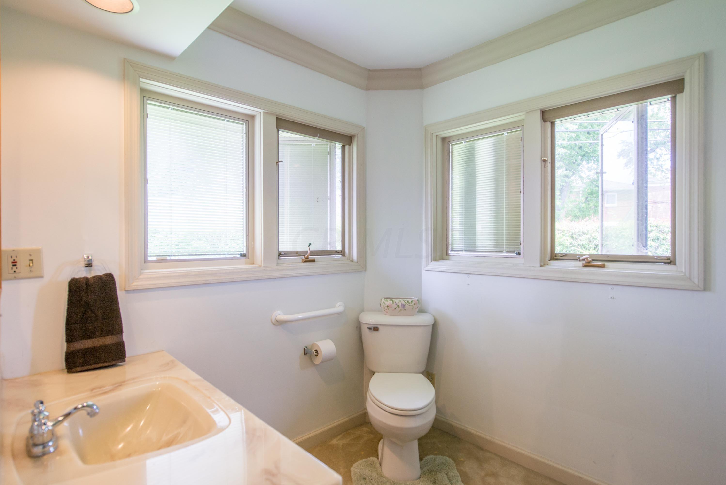 3077 Tremont Road Columbus, OH 43221 - Photo 17 of 21