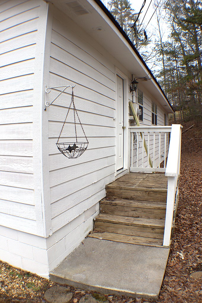 125 Moore View Drive Murphy, NC 28906 - Photo 29 of 49 a view of entryway of house