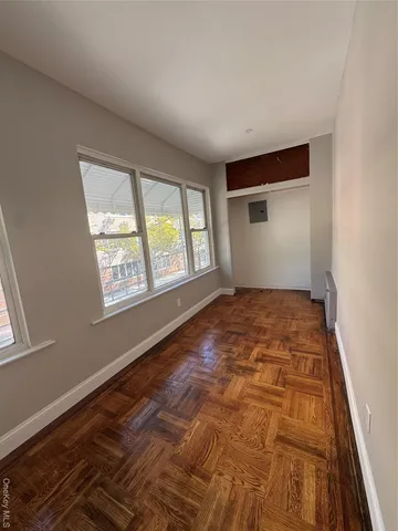 a view of empty room with window