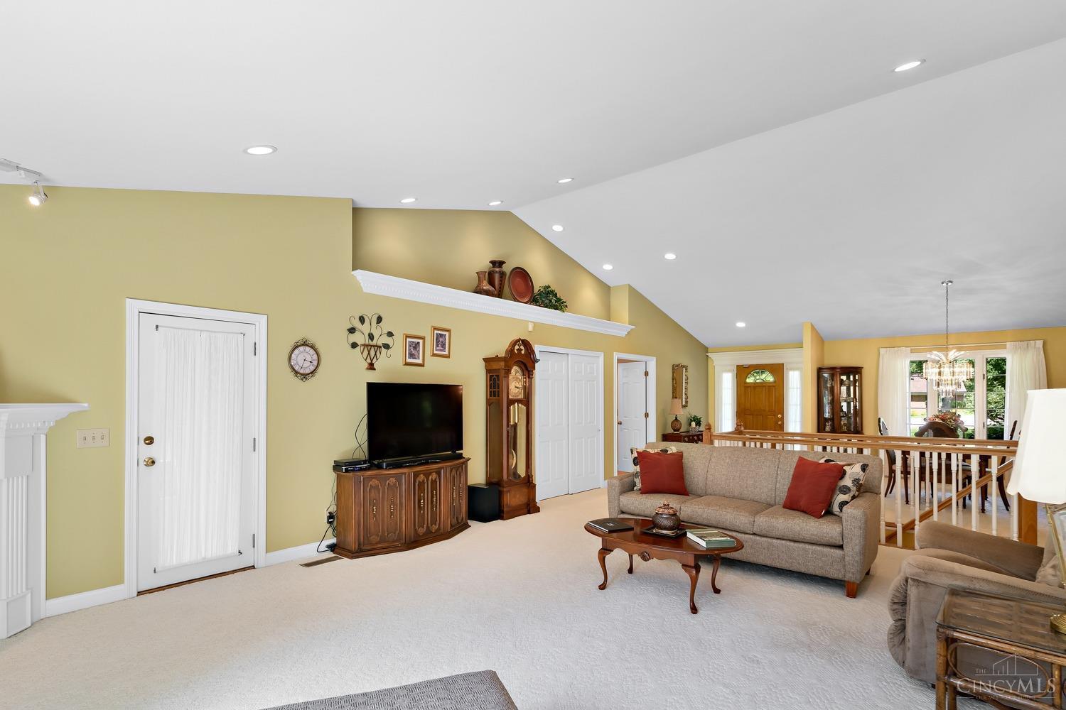 5779 Sidney Road Cincinnati, OH 45233 - Photo 7 of 35