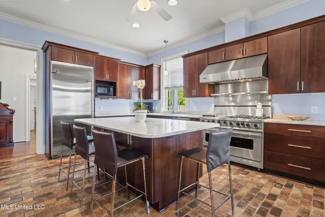 $2,100,000 | 600 West Beach Boulevard, Pass Christian, MS 39571