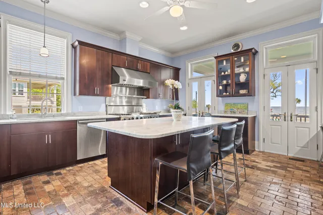 $2,100,000 | 600 West Beach Boulevard, Pass Christian, MS 39571