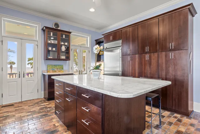 $2,100,000 | 600 West Beach Boulevard, Pass Christian, MS 39571