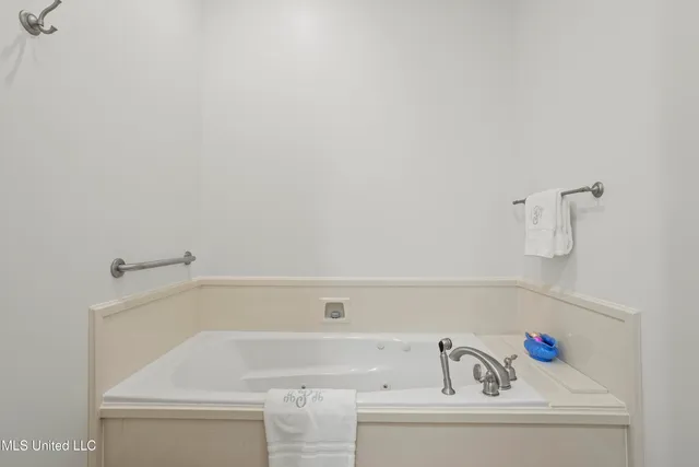 $2,100,000 | 600 West Beach Boulevard, Pass Christian, MS 39571