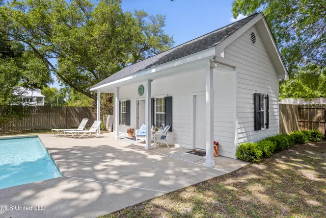 $2,100,000 | 600 West Beach Boulevard, Pass Christian, MS 39571