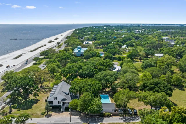 $2,100,000 | 600 West Beach Boulevard, Pass Christian, MS 39571
