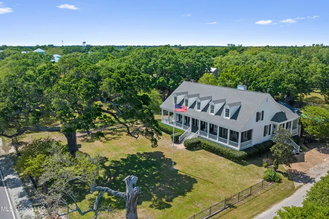 $2,100,000 | 600 West Beach Boulevard, Pass Christian, MS 39571