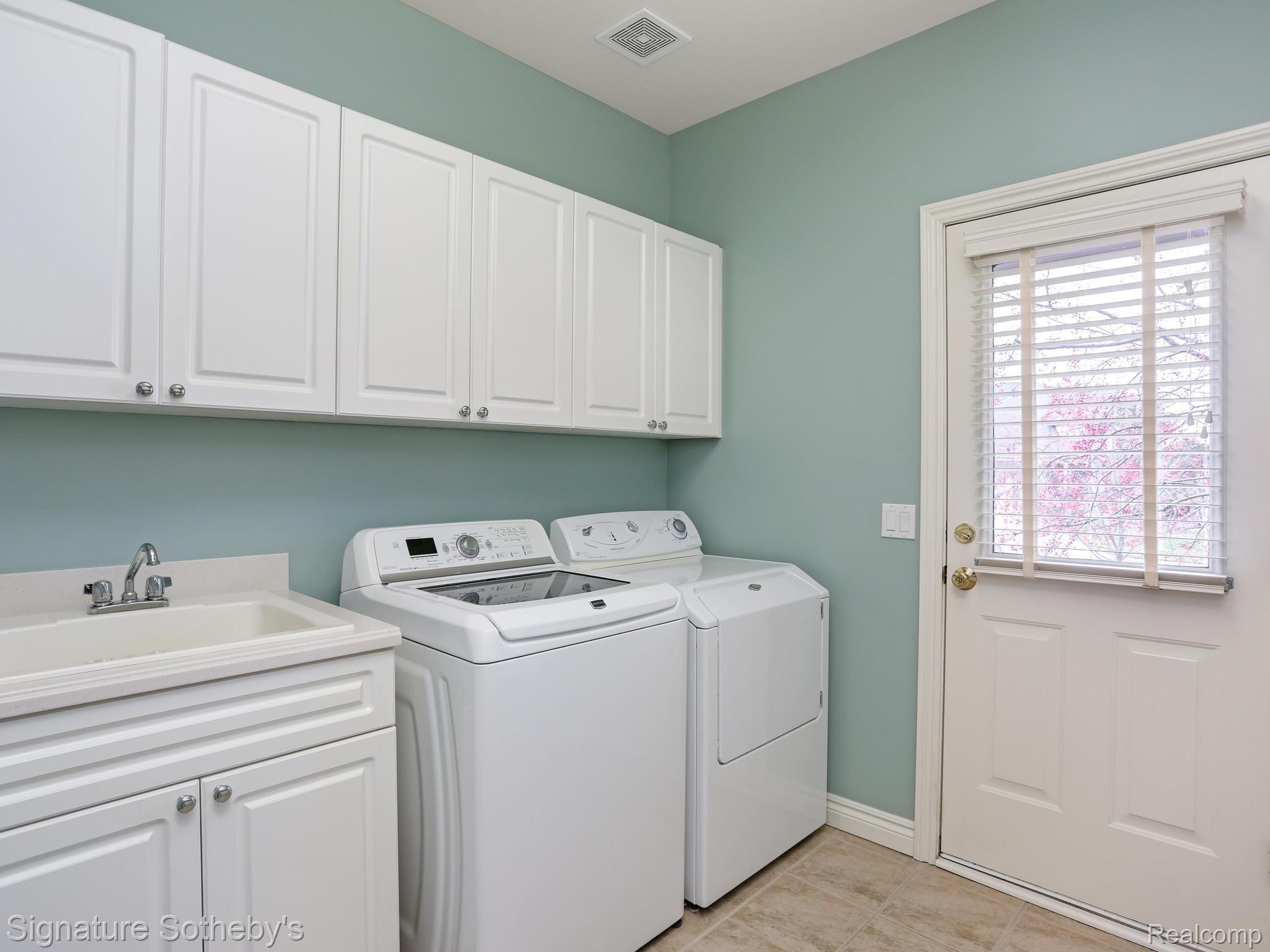 2828 North Addison Circle Rochester, MI 48306 - Photo 31 of 48 2828 S Addison Cir Rochester-024-025-2828 Addison Circle South-MLS_Size.jpg