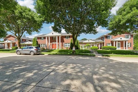 $99,100 | 3119 South 122nd Street, Unit 17, West Allis, WI 53227