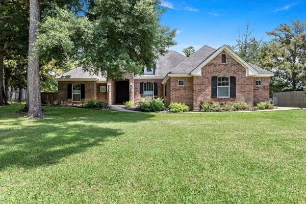 $399,000 | 153 Lakewood Drive, Village Mills, TX 77663