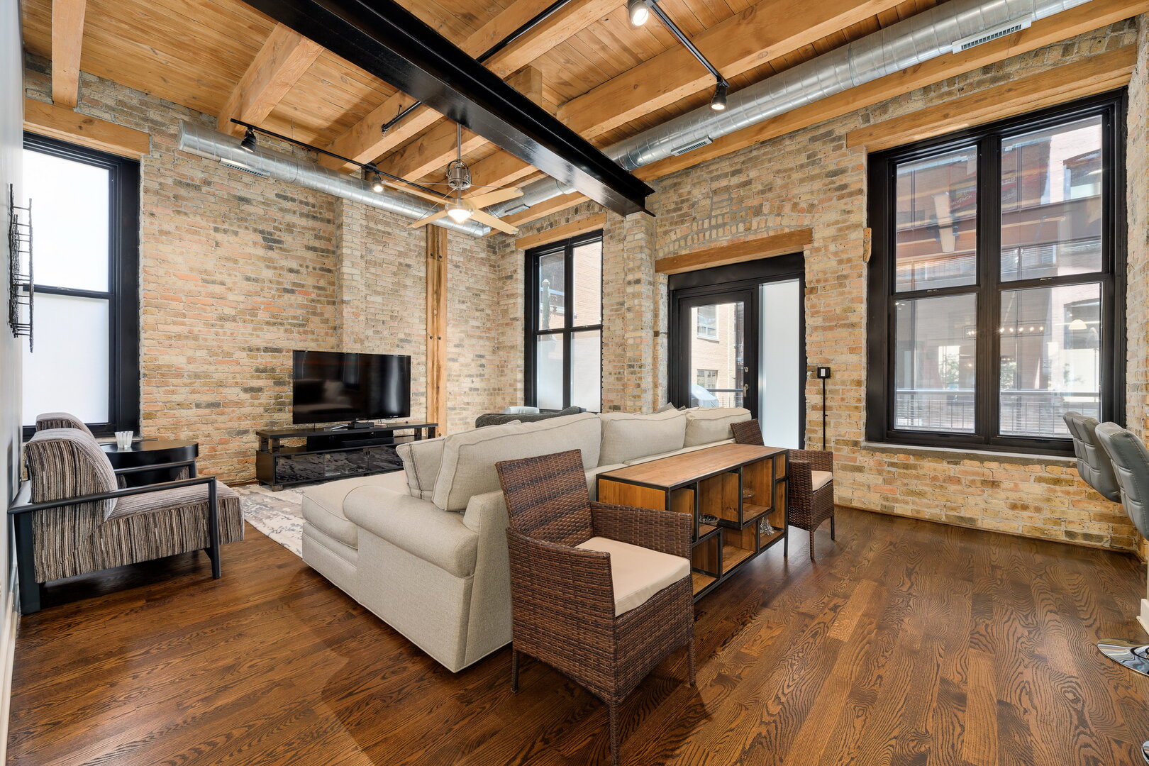 154 West Hubbard Street, Unit 203 Chicago, IL 60654 - Photo 5 of 25