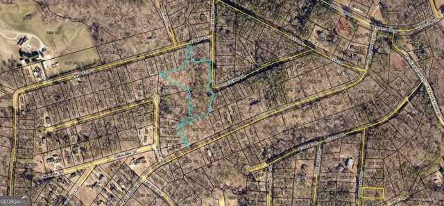 a black and white photo of a building