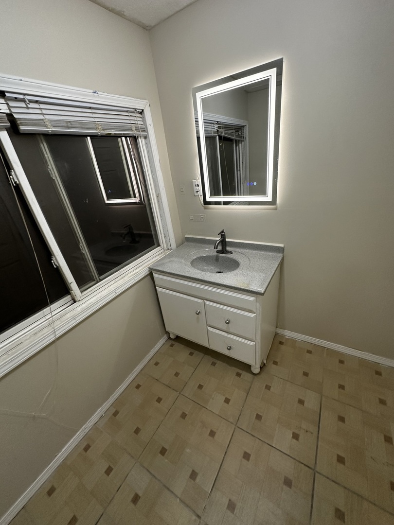 435 South Poplar Avenue Kankakee, IL 60901 - Photo 5 of 45 a bathroom with a sink a toilet and mirror