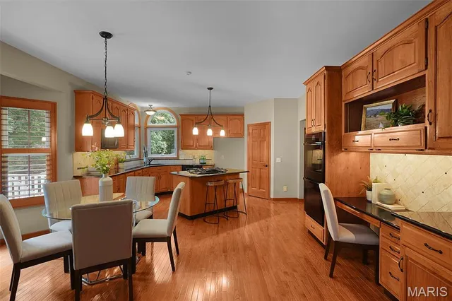 $775,000 | 19 Jacks Cabin Drive, Defiance, MO 63341