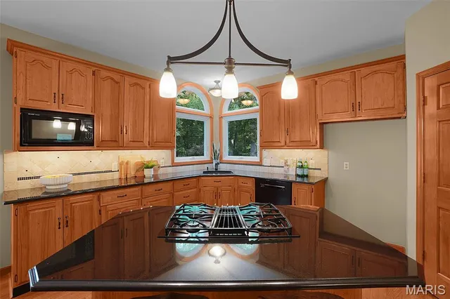 $775,000 | 19 Jacks Cabin Drive, Defiance, MO 63341