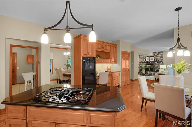 $775,000 | 19 Jacks Cabin Drive, Defiance, MO 63341