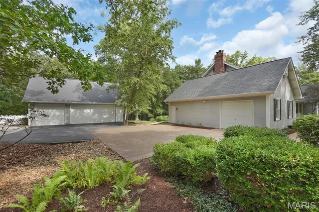 $775,000 | 19 Jacks Cabin Drive, Defiance, MO 63341