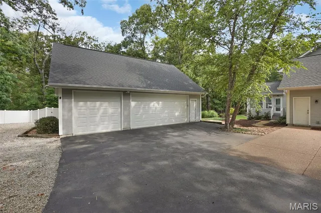 $775,000 | 19 Jacks Cabin Drive, Defiance, MO 63341