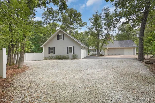 $775,000 | 19 Jacks Cabin Drive, Defiance, MO 63341