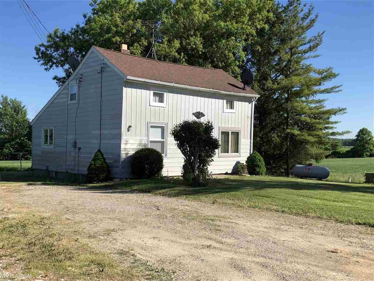 12607 Collins Road Yale, MI 48097 - Photo 3 of 37 31351690-2.JPG
