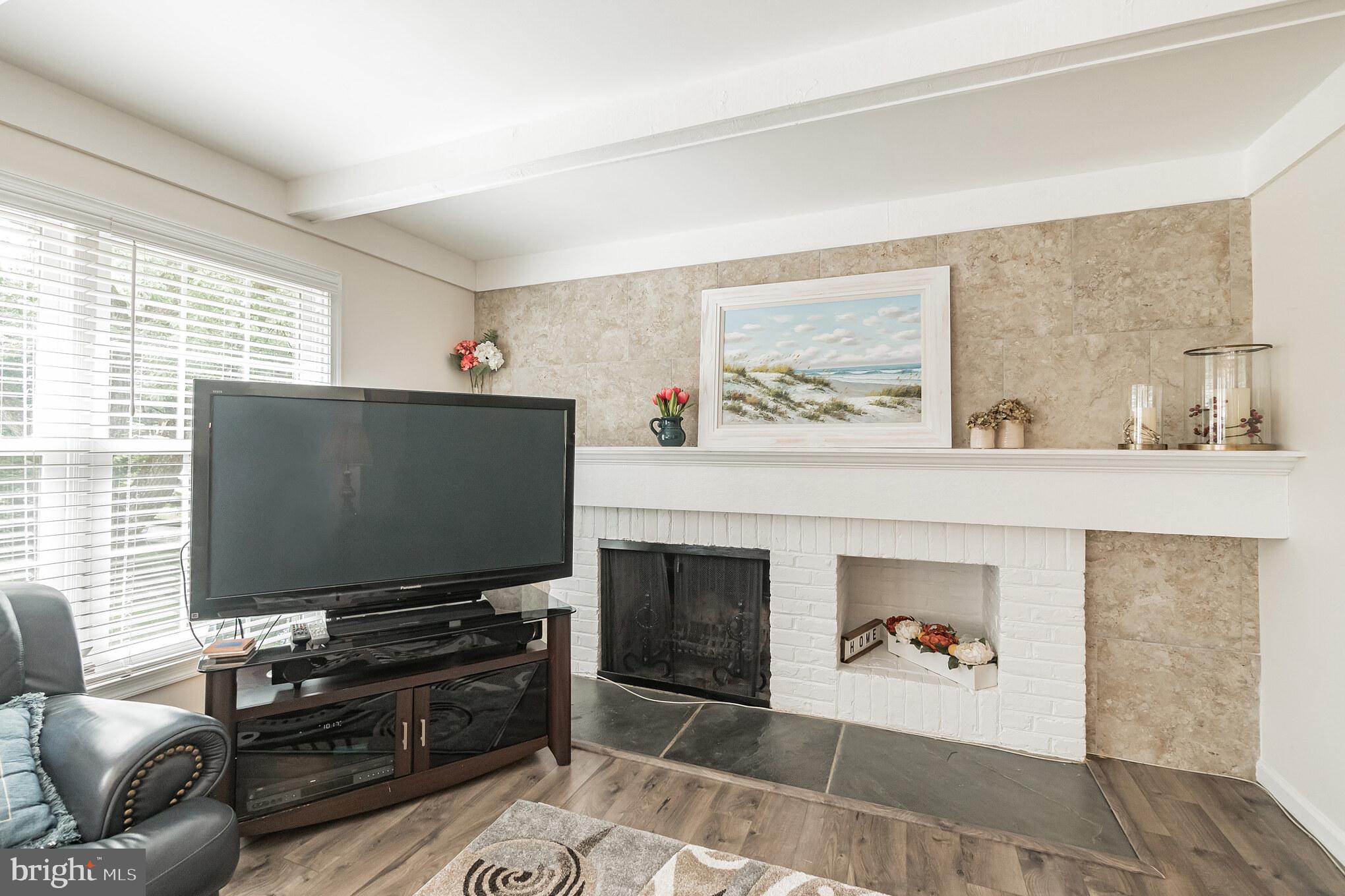 9852 Dellcastle Road Gaithersburg, MD 20886 - Photo 11 of 33 Family Room
