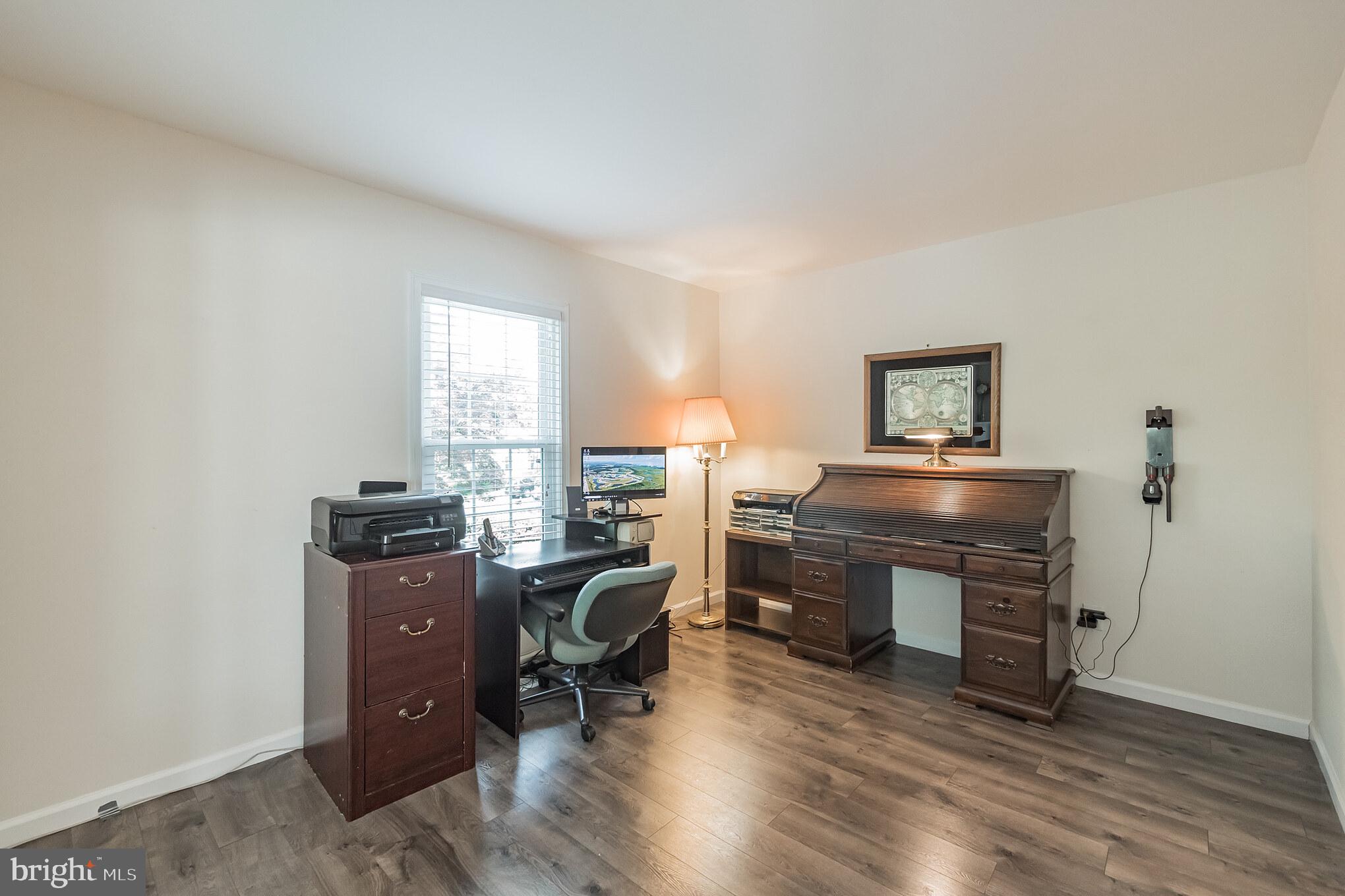 9852 Dellcastle Road Gaithersburg, MD 20886 - Photo 13 of 33 Office/Den Area