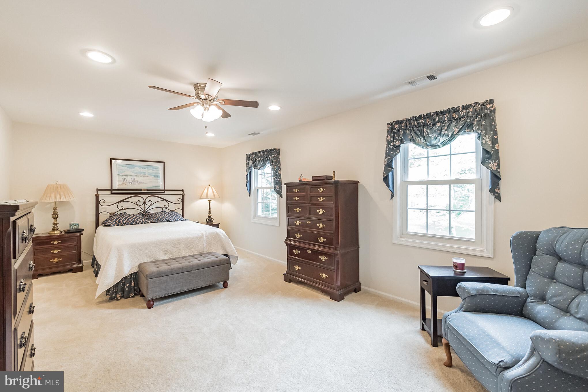 9852 Dellcastle Road Gaithersburg, MD 20886 - Photo 15 of 33 Master Bedroom