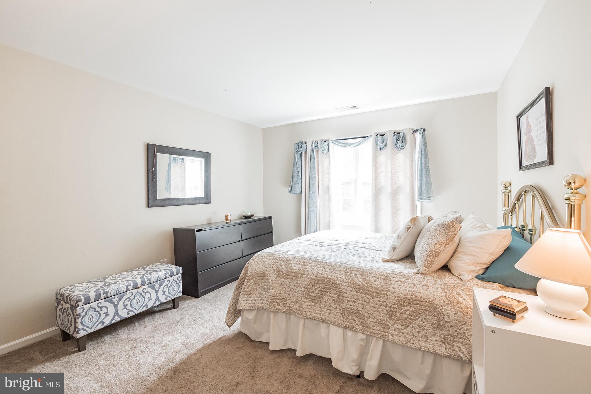 9852 Dellcastle Road Gaithersburg, MD 20886 - Photo 22 of 33 Bedroom