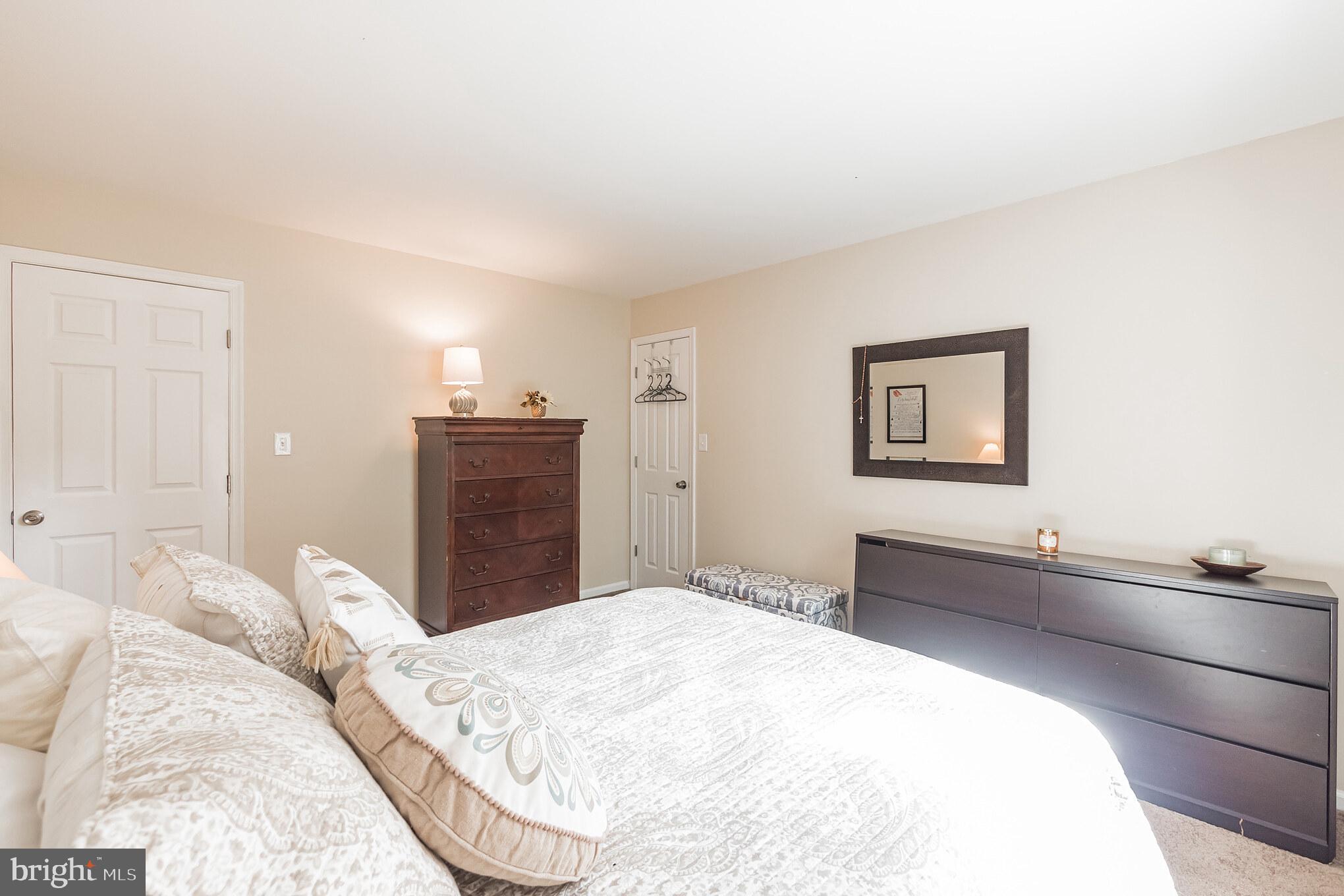 9852 Dellcastle Road Gaithersburg, MD 20886 - Photo 23 of 33 Bedroom