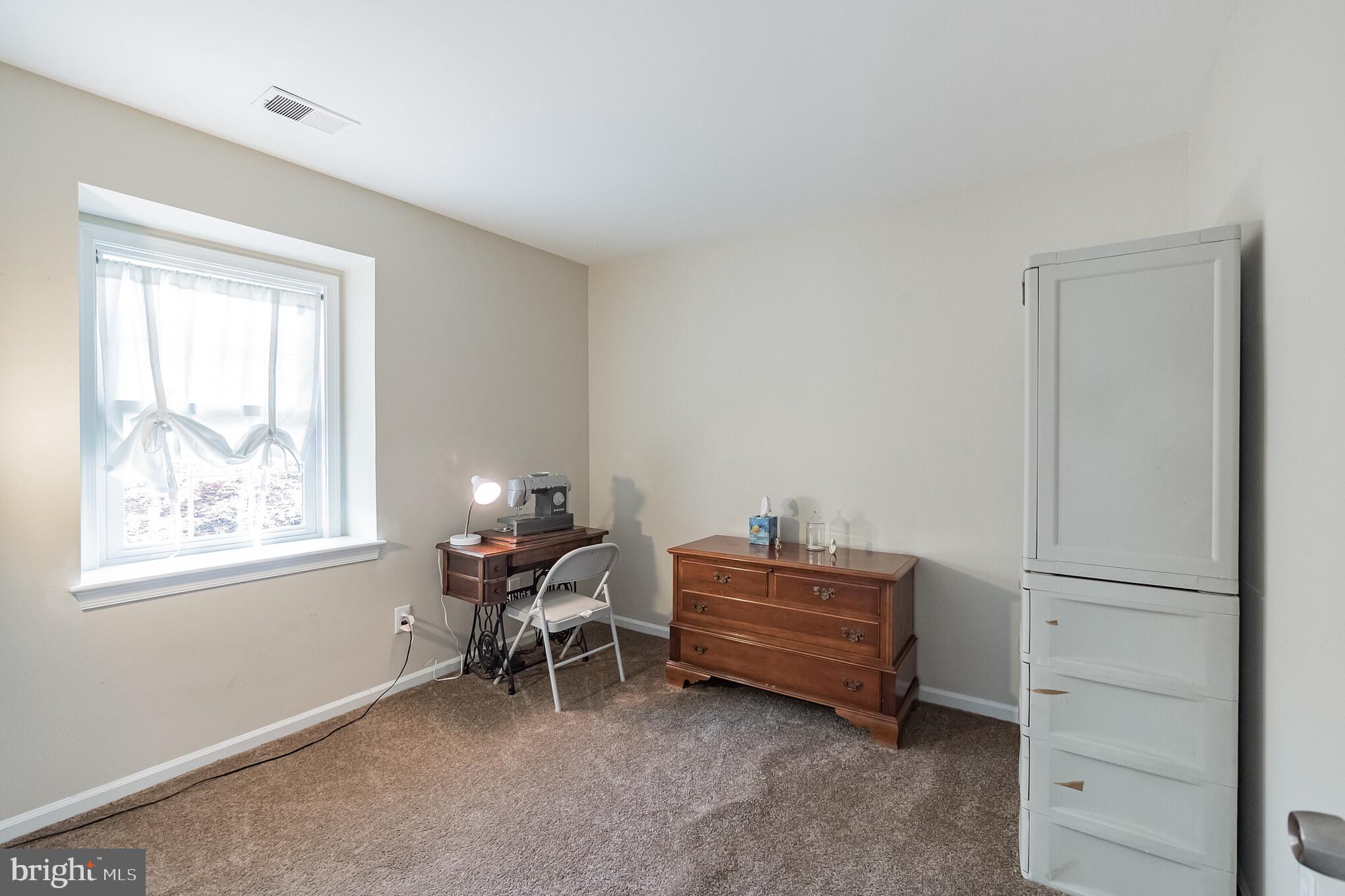 9852 Dellcastle Road Gaithersburg, MD 20886 - Photo 24 of 33 Bedroom