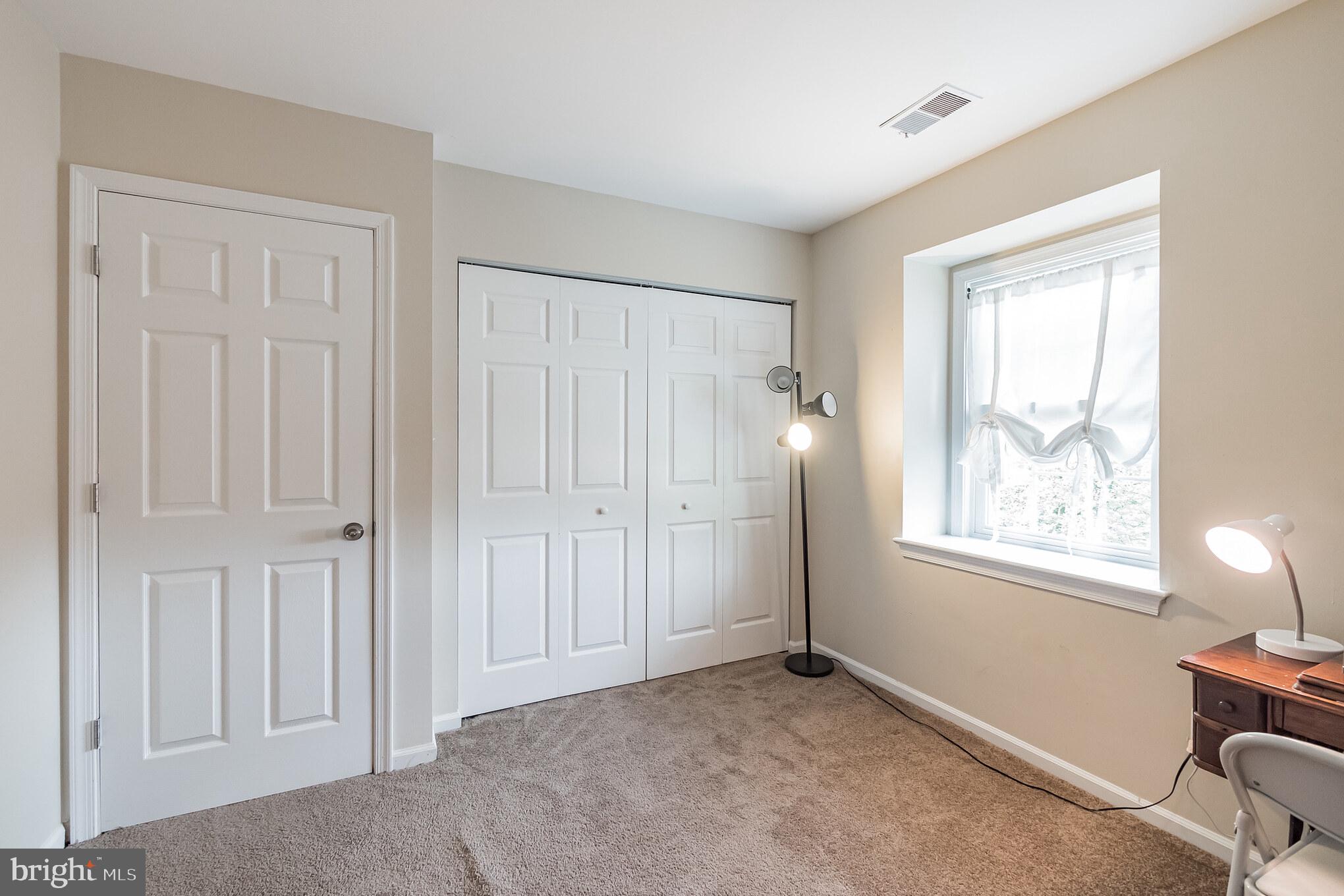 9852 Dellcastle Road Gaithersburg, MD 20886 - Photo 25 of 33 Bedroom