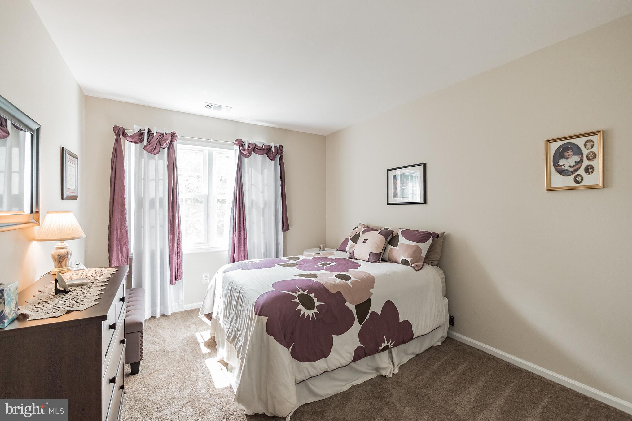 9852 Dellcastle Road Gaithersburg, MD 20886 - Photo 26 of 33 Bedroom