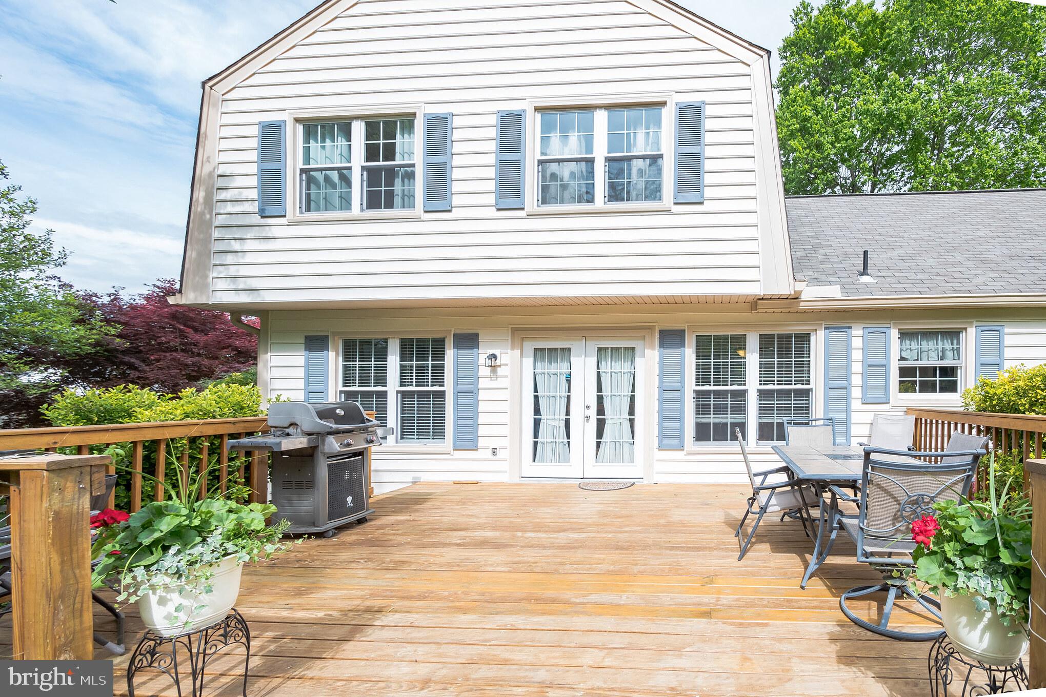 9852 Dellcastle Road Gaithersburg, MD 20886 - Photo 32 of 33 Exterior Rear