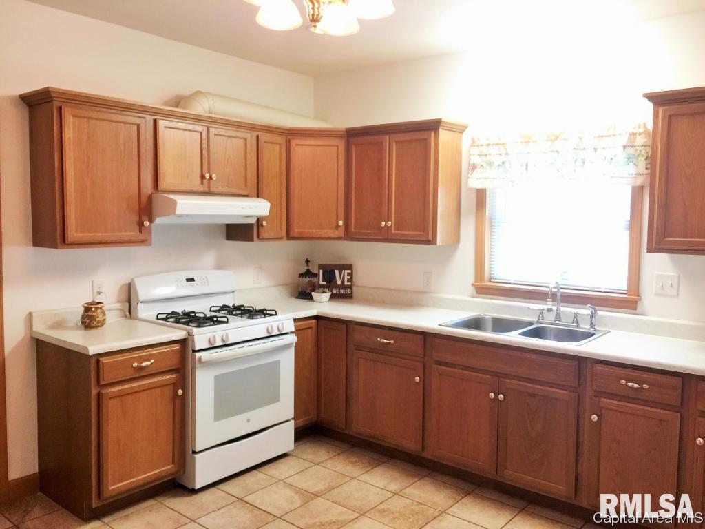 214 East Main Street Rochester, IL 62563 - Photo 3 of 31