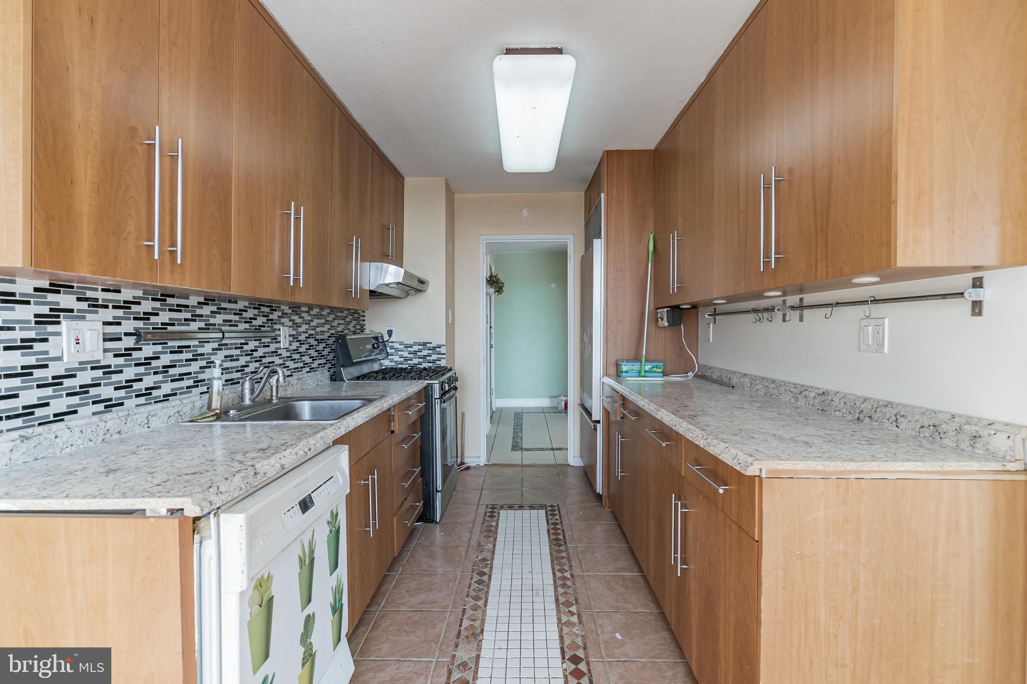 3900 West Ford Road, Unit 8O Philadelphia, PA 19131 - Photo 4 of 29