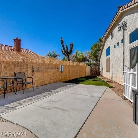 $2,500 | 5022 Vista Loma Way, North Las Vegas, NV 89031