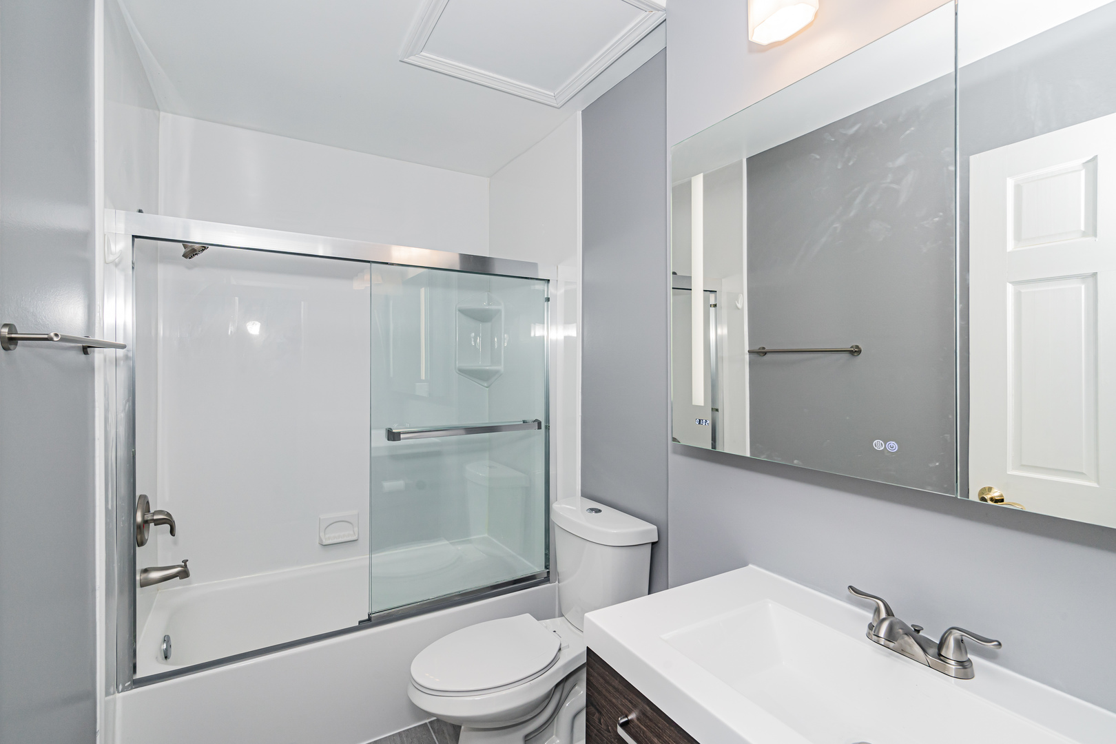 548 Harbor Terrace Bartlett, IL 60103 - Photo 24 of 42 a bathroom with a sink toilet and shower